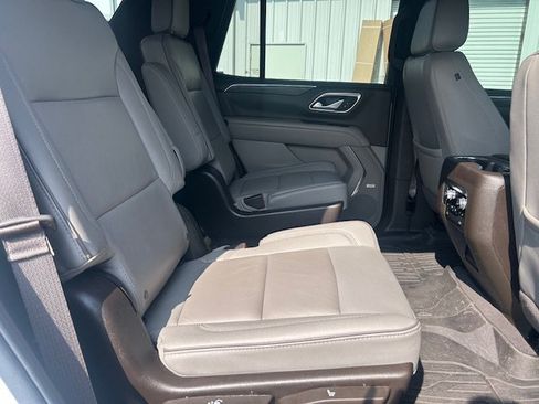 Used 2023 GMC Yukon SLT w/ SLT Premium Package RWD image 10