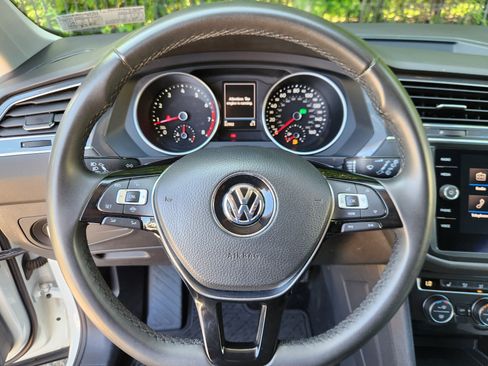 Used 2020 Volkswagen Tiguan SE w/ 3rd Row Seat Package AWD/4WD image 9