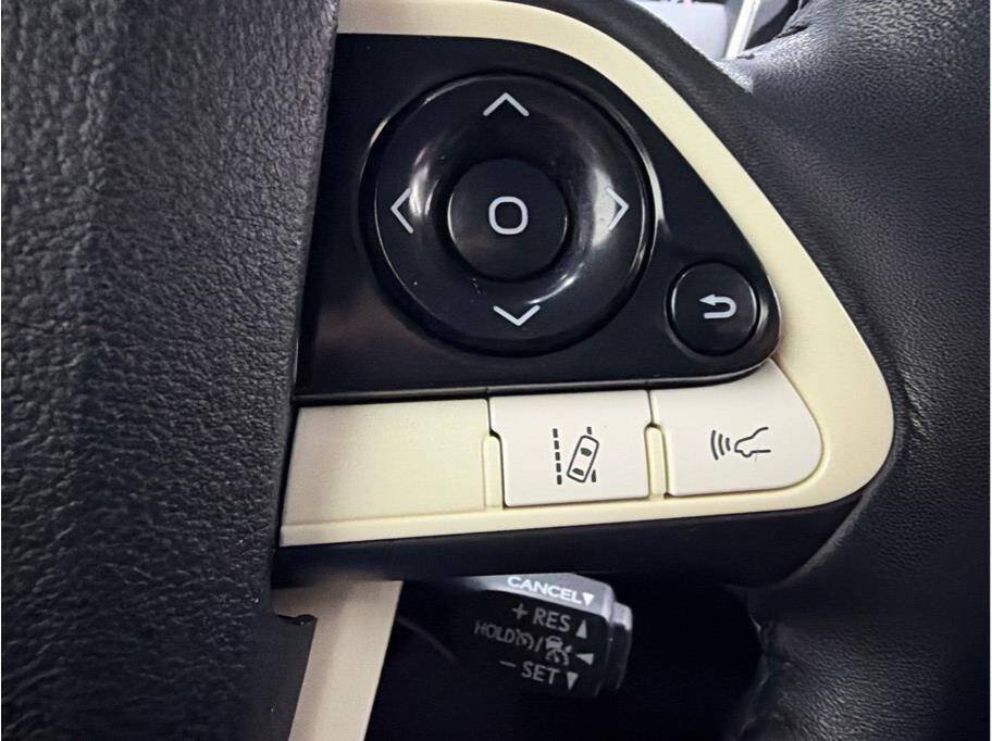 Used 2018 Toyota Prius Three FWD image 12