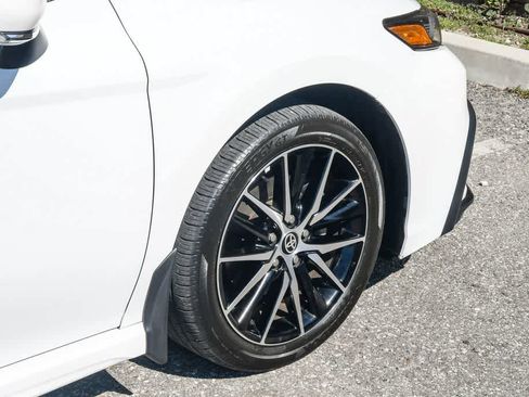 Used 2024 Toyota Camry SE image 11