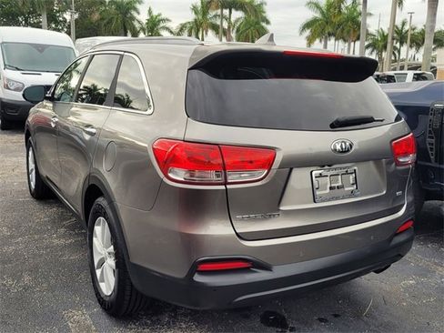Used 2016 Kia Sorento LX w/ LX Convenience Package image 28