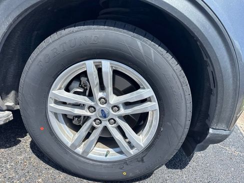 Used 2023 Ford Explorer XLT RWD image 9