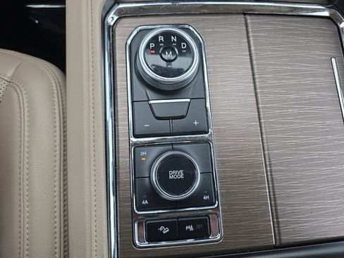 Used 2024 Ford Expedition Limited AWD/4WD image 28