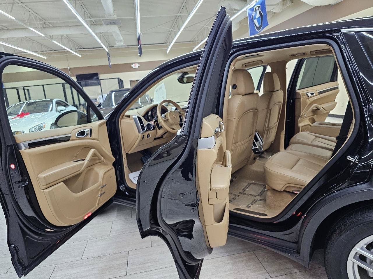 Used 2014 Porsche Cayenne S w/ Comfort Plus Package AWD/4WD image 16