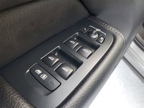 Used 2020 Volvo XC60 T5 Momentum w/ Protection Package Premier image 20