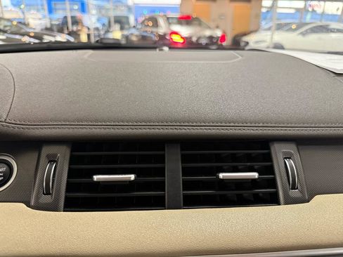 Used 2019 Land Rover Range Rover Evoque SE image 33