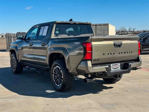 Used 2025 Toyota Tacoma TRD Sport image 5