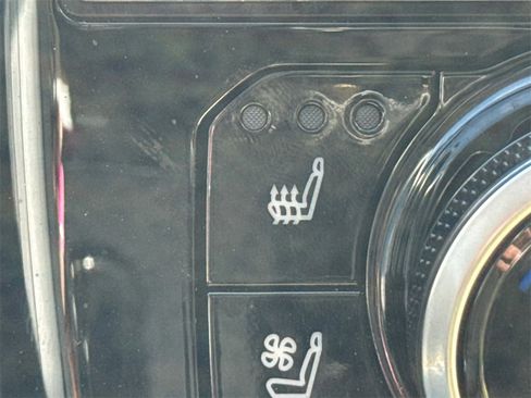 Used 2024 Toyota Highlander Limited image 29