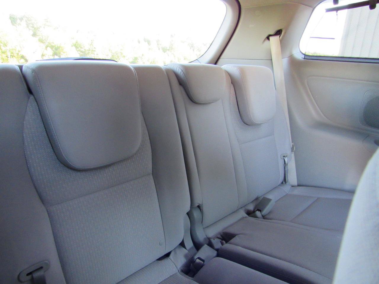 Used 2016 Kia Sedona LX w/ Option Group 020 FWD image 7