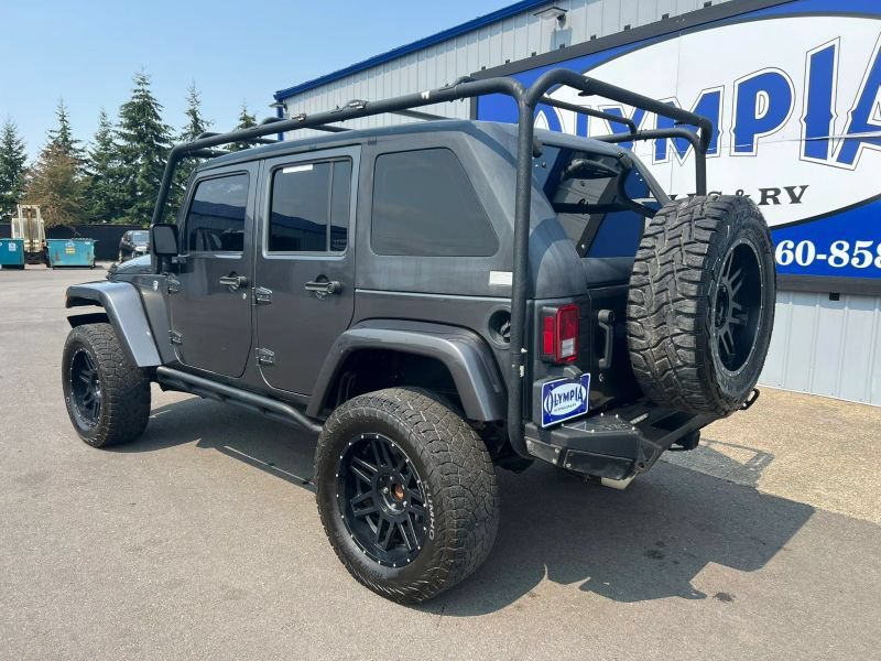 Used 2017 Jeep Wrangler Unlimited Sahara w/ Max Tow Package AWD/4WD image 17