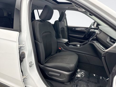 Used 2022 Jeep Grand Cherokee L Laredo w/ Luxury Tech Group I image 14