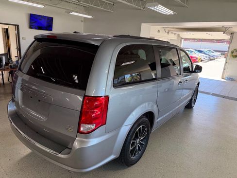 Used 2017 Dodge Grand Caravan SE FWD image 7