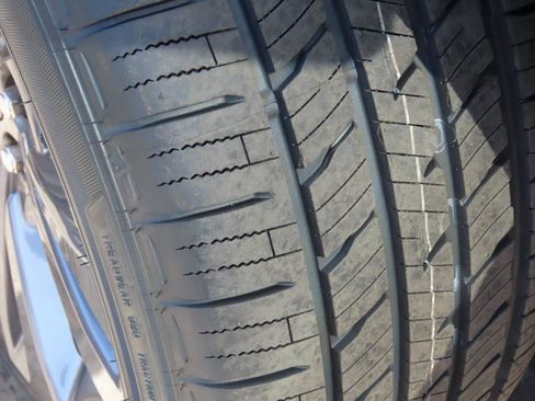 Used 2023 Ford Explorer XLT w/ Equipment Group 202A RWD image 8