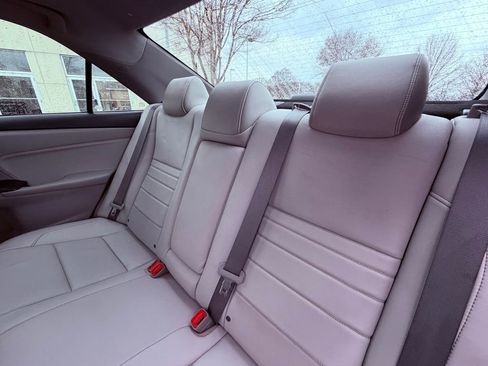 Used 2016 Toyota Camry XLE image 9