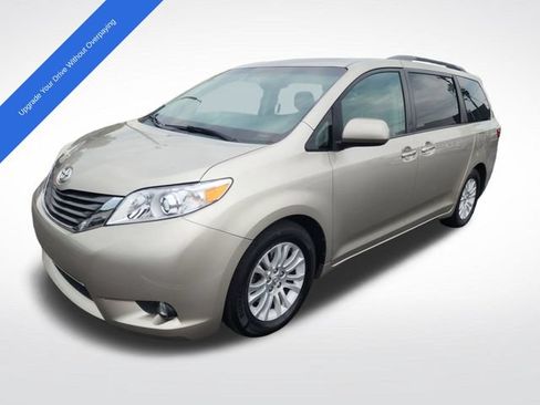 Used 2015 Toyota Sienna XLE FWD image 1