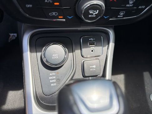 Used 2021 Jeep Compass Latitude w/ Convenience Group AWD/4WD image 19