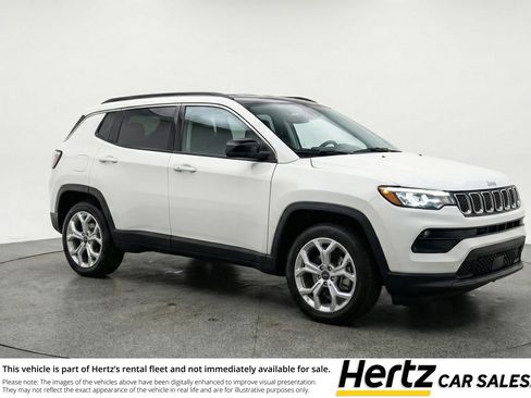 Used 2025 Jeep Compass Latitude AWD/4WD image 1