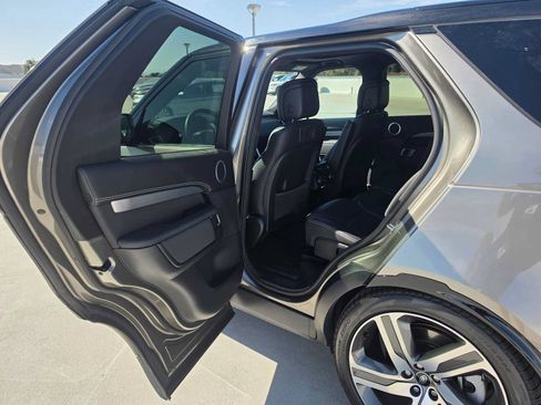 Used 2024 Land Rover Discovery Dynamic SE AWD/4WD image 15