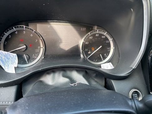 Used 2022 Toyota Highlander XLE image 9