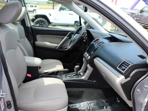 Used 2016 Subaru Forester 2.5i Touring w/ Eyesight & Navigation System AWD/4WD image 18