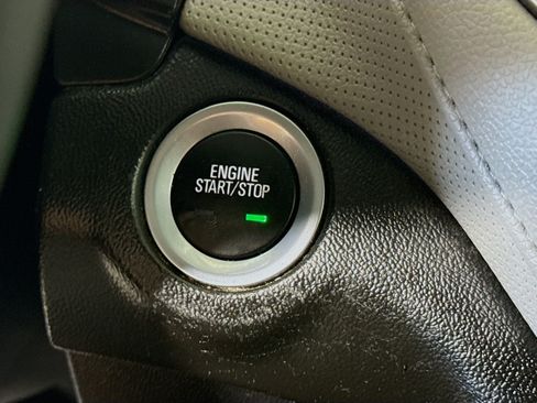 Used 2018 Chevrolet Equinox Premier FWD image 21
