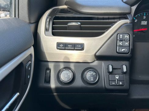 Used 2019 GMC Yukon Denali w/ Denali Ultimate Package image 17