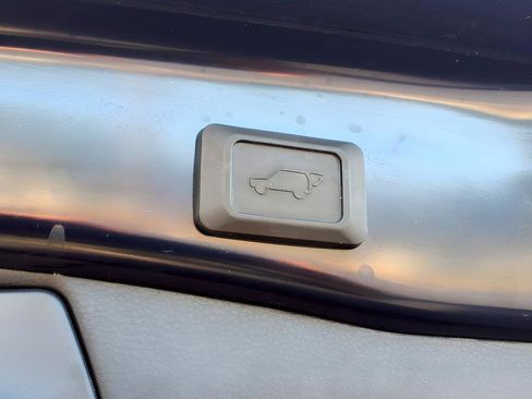Certified 2022 Toyota RAV4 XLE w/ Convenience Package FWD image 6