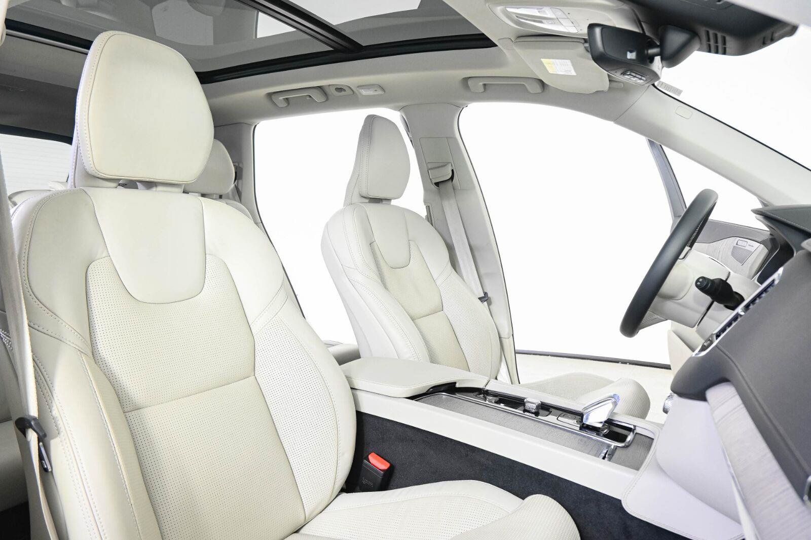 Certified 2025 Volvo XC90 T8 Ultra w/ Protection Package Premier AWD/4WD image 24