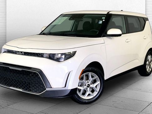 Used 2025 Kia Soul LX w/ LX Technology Package FWD image 12