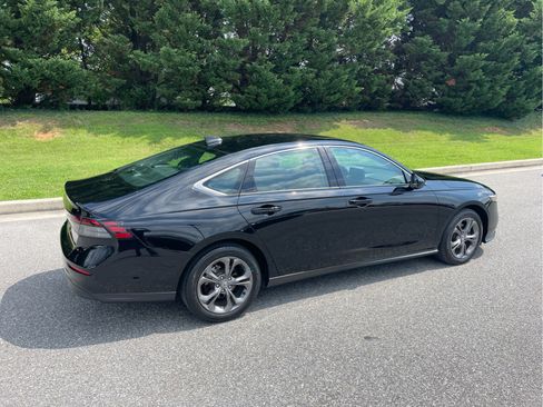 Used 2023 Honda Accord EX image 9
