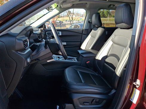 Certified 2022 Ford Explorer XLT w/ Equipment Group 202A image 13