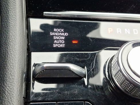 Used 2022 Jeep Grand Cherokee Overland w/ Luxury Tech Group IV AWD/4WD image 24