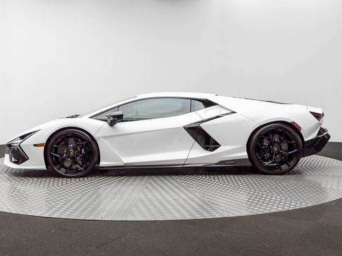 Used 2024 Lamborghini Revuelto image 3
