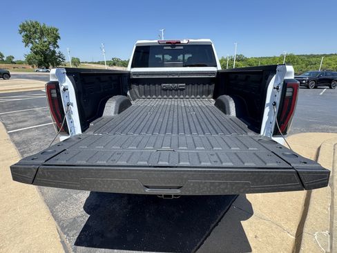 New 2026 GMC Sierra 2500 AT4 w/ AT4 Premium Plus Package AWD/4WD image 5