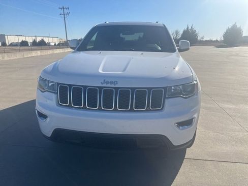 Used 2021 Jeep Grand Cherokee Laredo X image 2