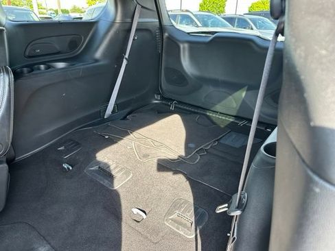 Used 2025 Chrysler Pacifica Limited FWD image 37