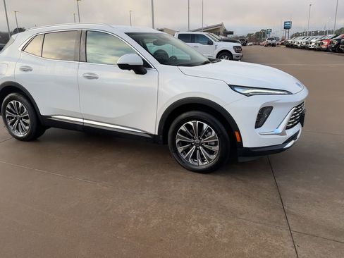 Used 2025 Buick Envision Preferred image 3