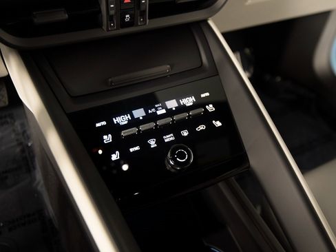 New 2025 Porsche Macan 4 Electric image 24