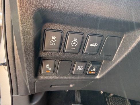 Used 2018 Nissan Pathfinder Platinum FWD image 21