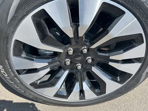 New 2026 Ford Explorer Platinum image 9