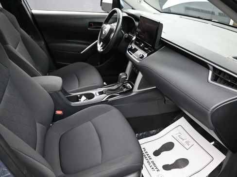 Used 2023 Toyota Corolla Cross LE AWD/4WD image 34