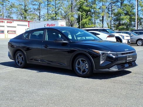 Used 2025 Kia K4 LXS image 1