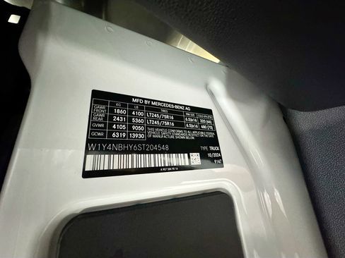 Used 2025 Mercedes-Benz Sprinter 2500 image 31