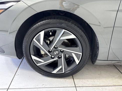Certified 2025 Hyundai Elantra SEL FWD image 9