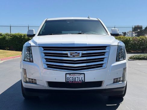 Used 2019 Cadillac Escalade ESV Platinum AWD/4WD image 2