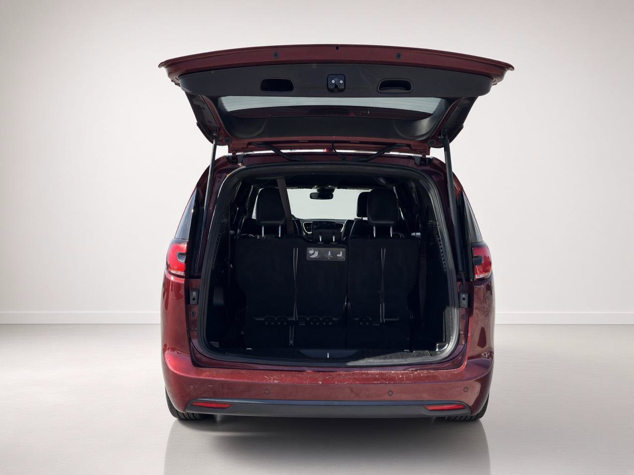 Used 2021 Chrysler Pacifica Touring-L w/ S Appearance Package FWD image 4