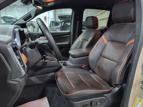 Used 2023 GMC Canyon AT4 image 7