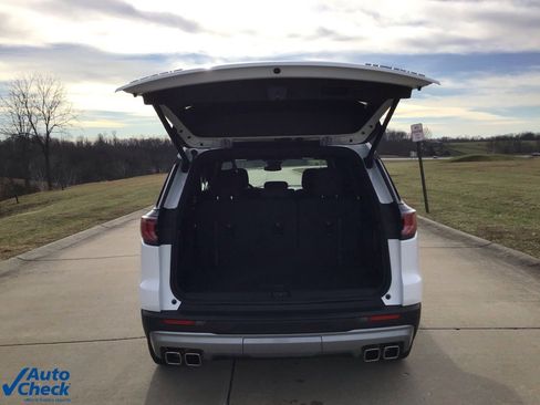 Used 2025 GMC Acadia Elevation image 5