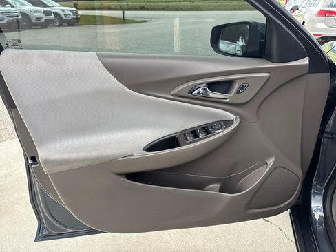 Used 2021 Chevrolet Malibu LT FWD image 19