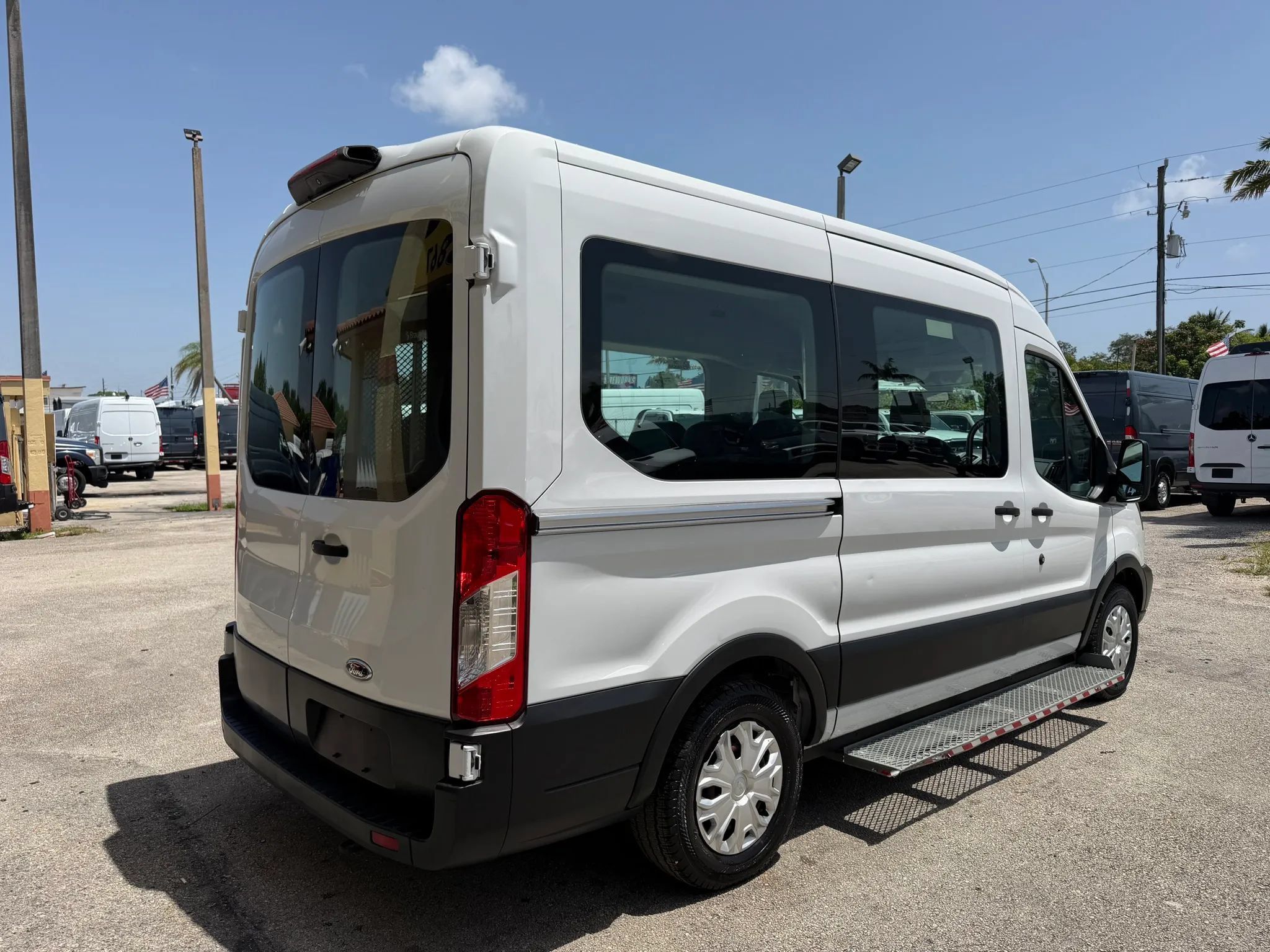 Used 2019 Ford Transit 150 XL RWD image 7